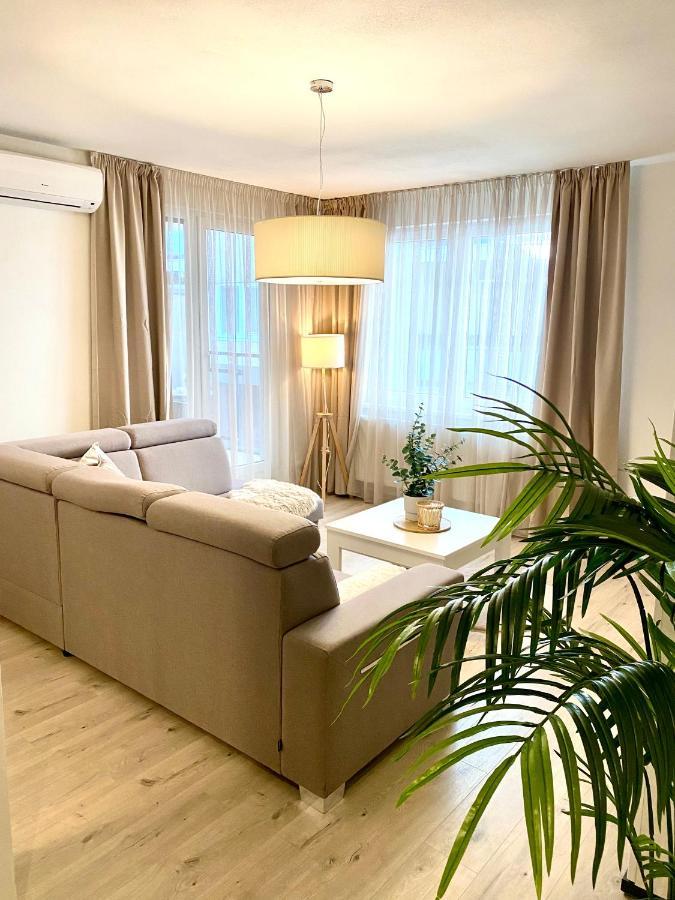 The Elite Suite Downtown A/C & Garage Parking Μπρατισλάβα Εξωτερικό φωτογραφία