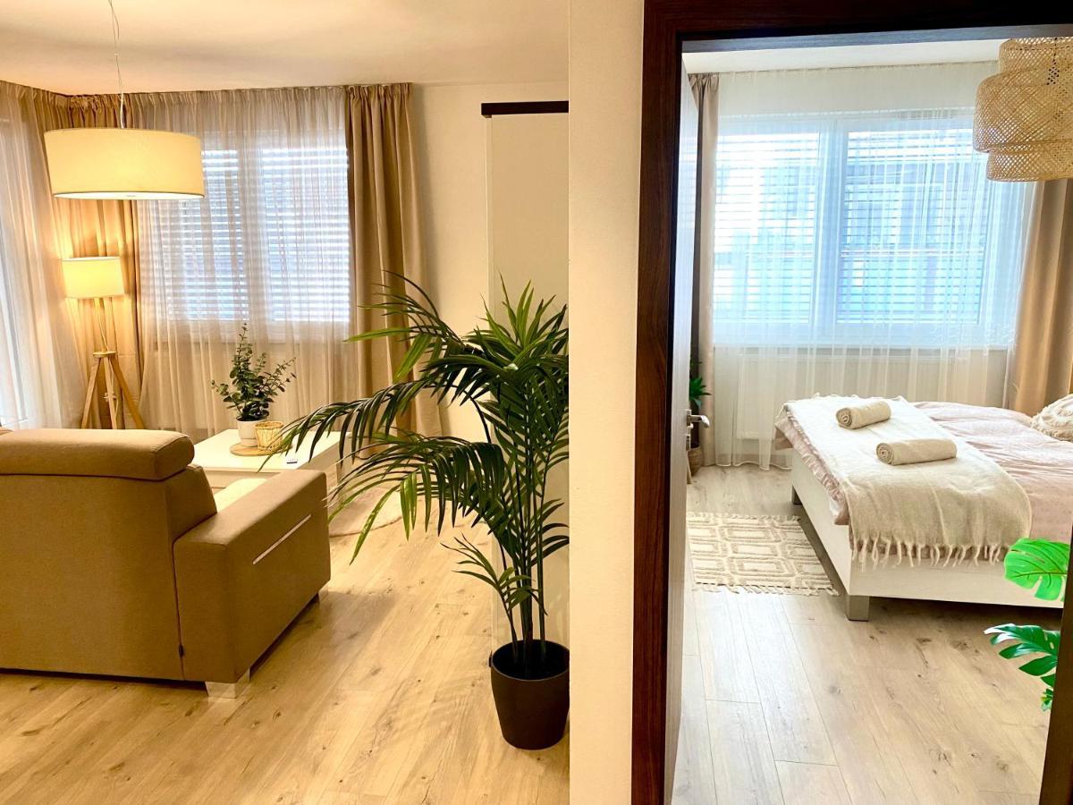 The Elite Suite Downtown A/C & Garage Parking Μπρατισλάβα Εξωτερικό φωτογραφία
